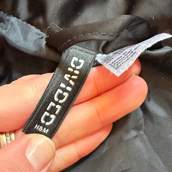 Divided H&M Black Cropped Bomber Jacket Small C27-046 - Picture 2 of 10